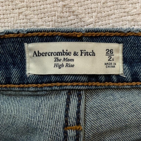 A&F High Rise Mom Jeans - Picture 7 of 7